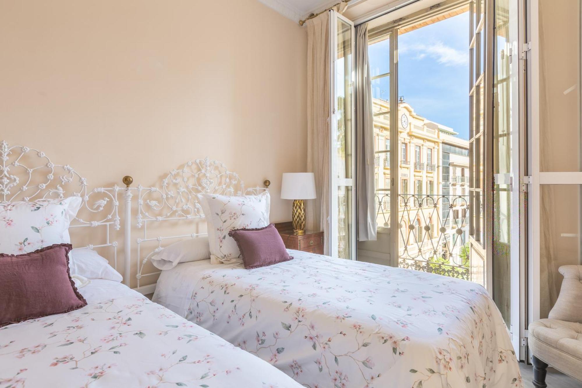 Plaza De La Constitucion Apartment Малага Екстериор снимка